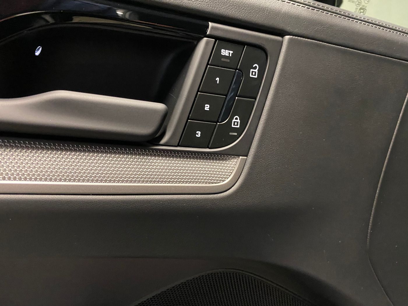 Porsche Cayenne E-Hybrid Coupe | Adaptive Luftfederung |