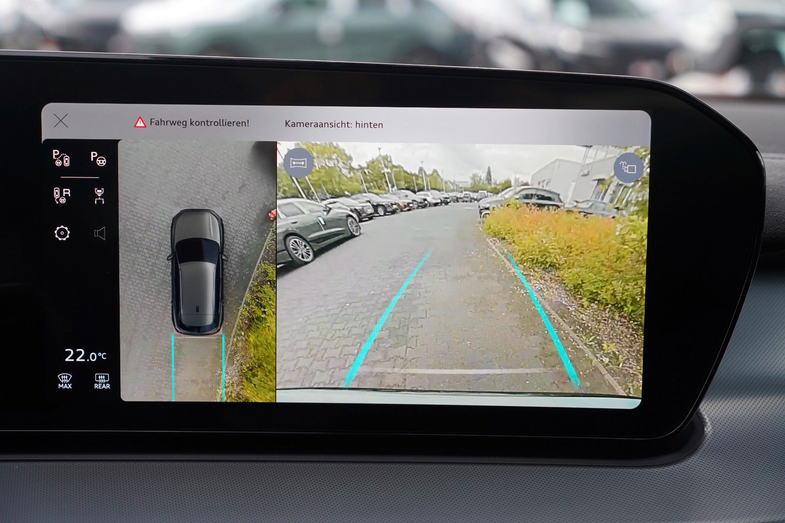 Audi Q3 SUV e-hybrid AHK S-LINE PANO TECH PRO MATRIX