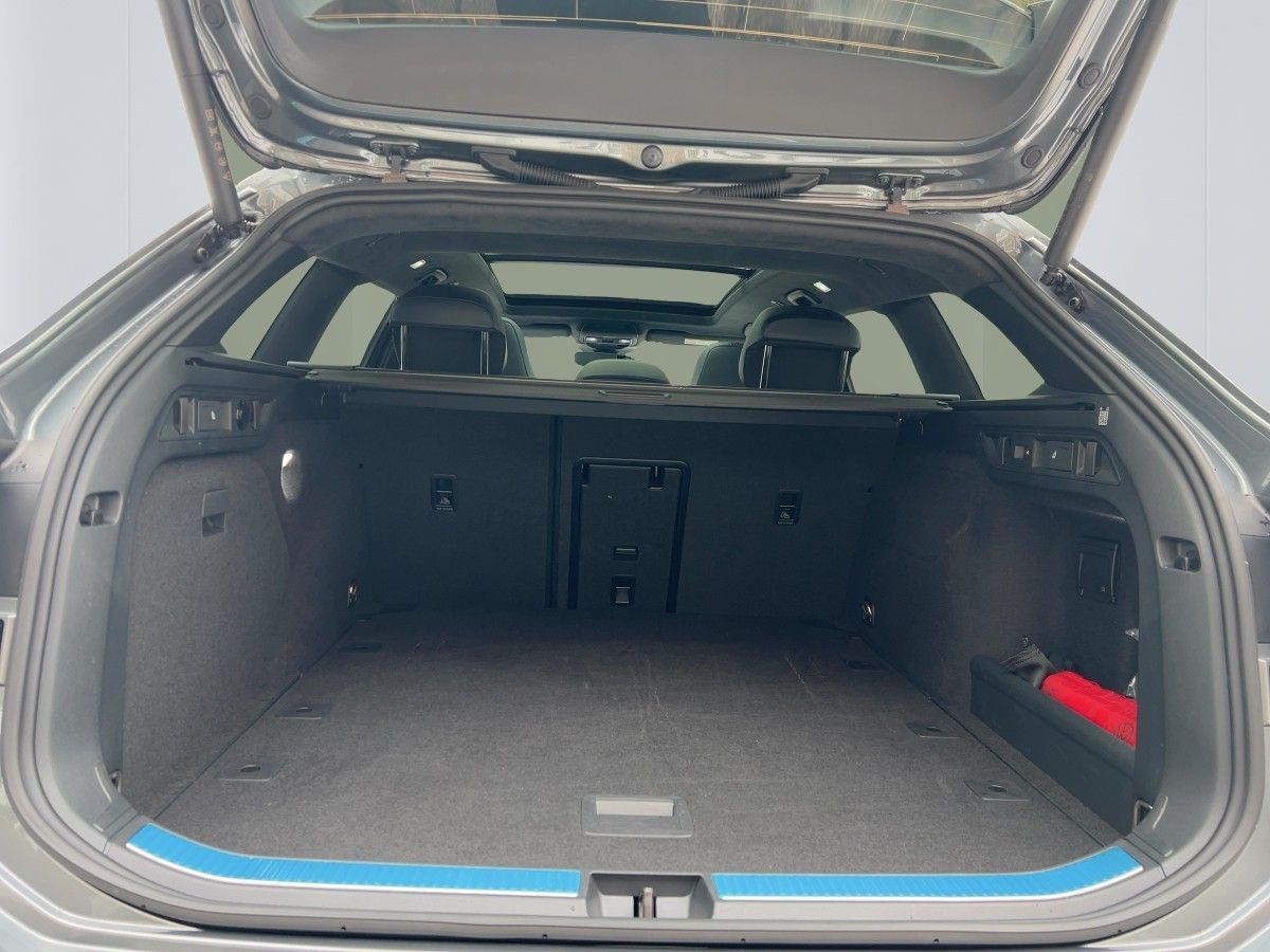 Volkswagen Passat R-Line "Signature" 2.0 TDI DSG 4M AHK DCC