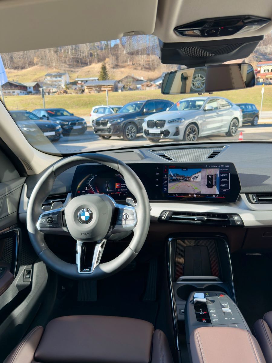 BMW X1 xDrive23i - Samsaru's Car Outlet