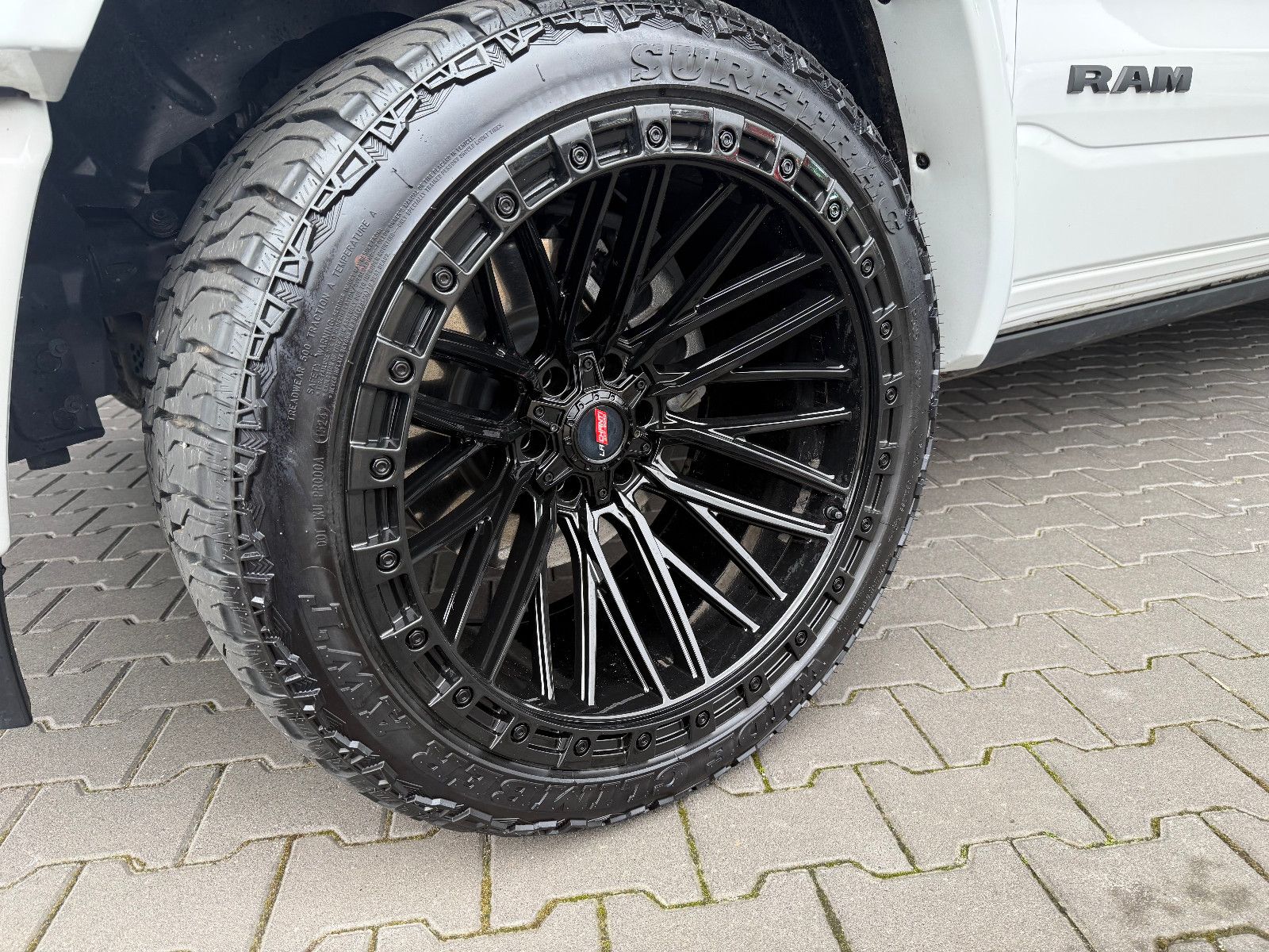 Dodge RAM 1500 Limited Night GRAIL LA CHANTI V8 VOLL
