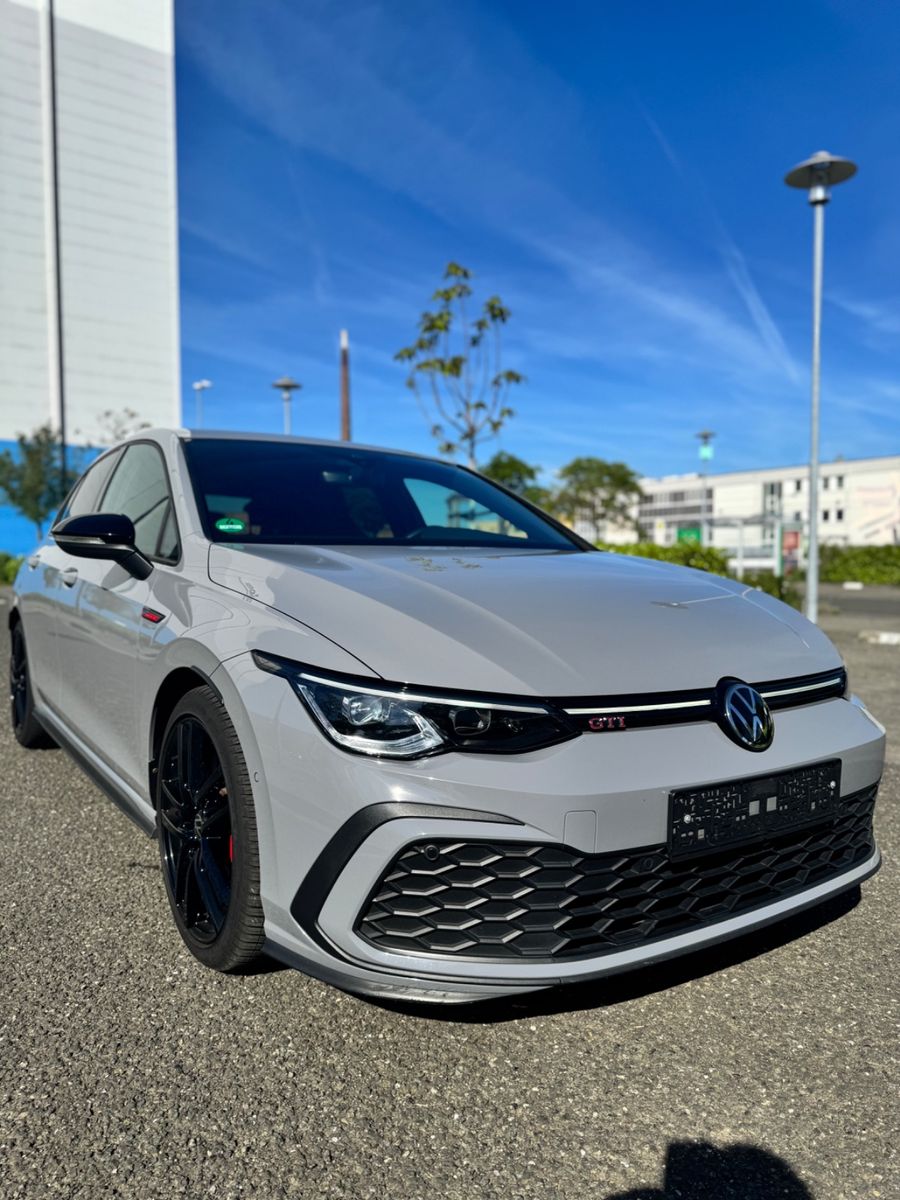 Volkswagen Golf GTI Black Style - Samsaru's Car Outlet