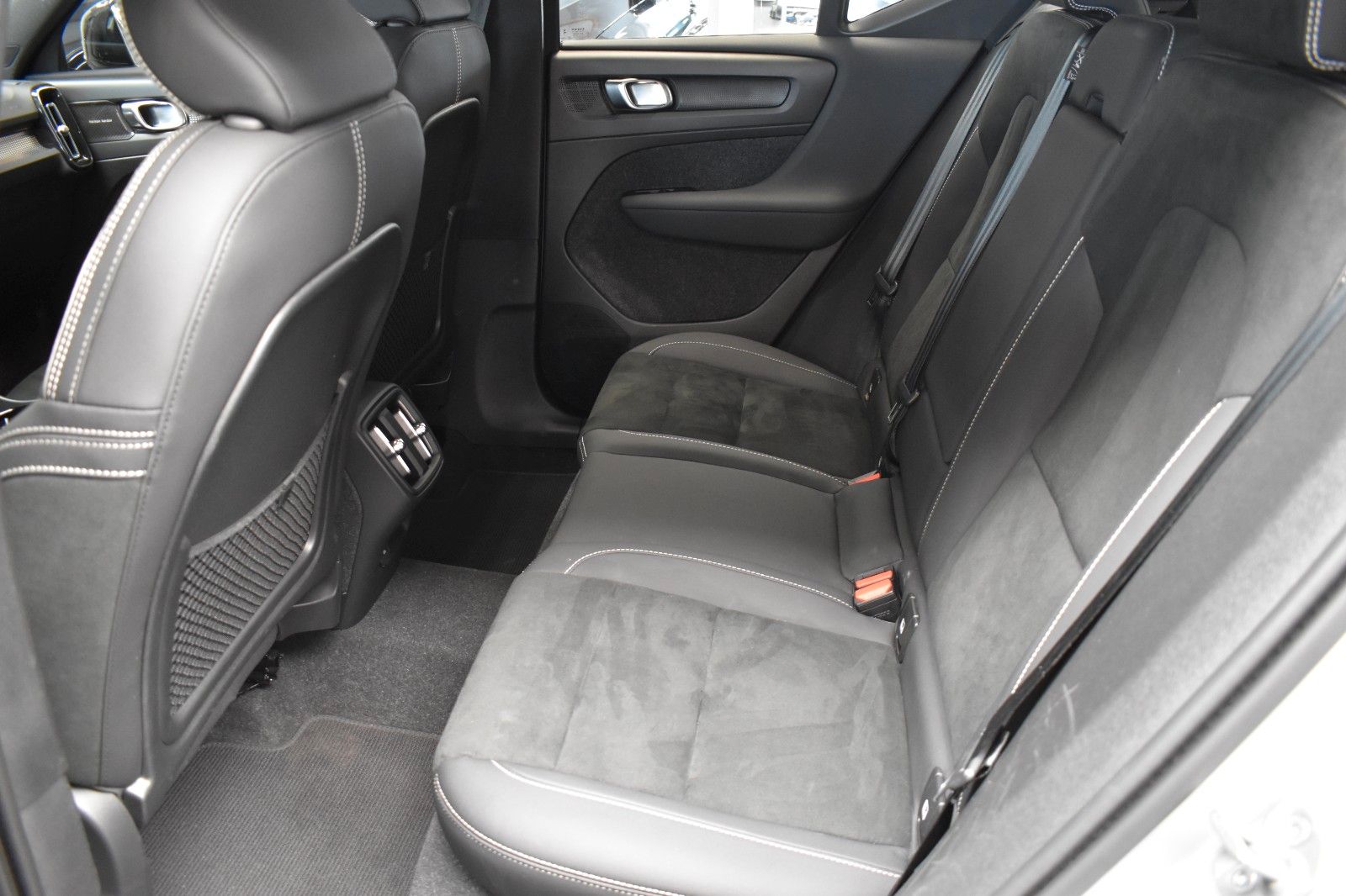 Volvo XC40 Plus Dark *AHK*HARMAN&KARDON*LED*SHZ*LEDER*