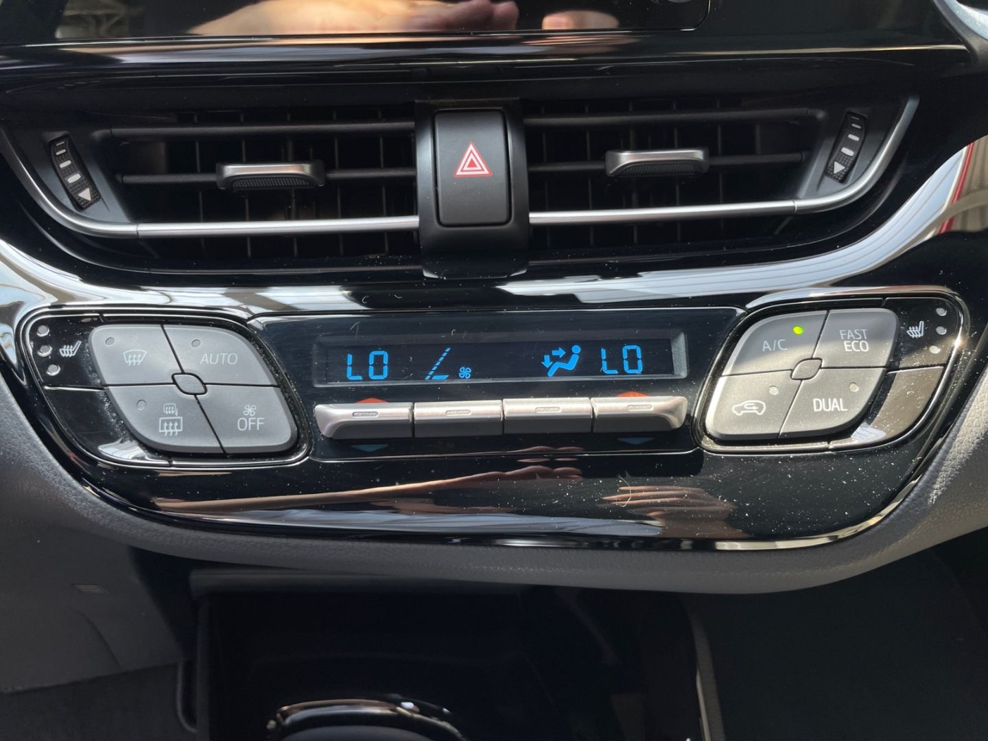 Toyota C-HR 2.0 Hybrid Team - Samsaru's Car Outlet