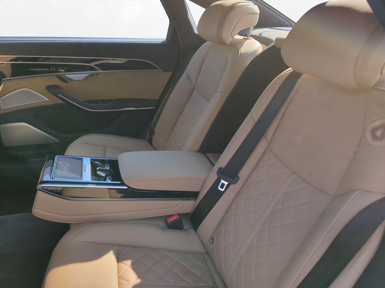 Audi A8 60 4.0 TFSI lang quattro - Samsaru's Car Outlet