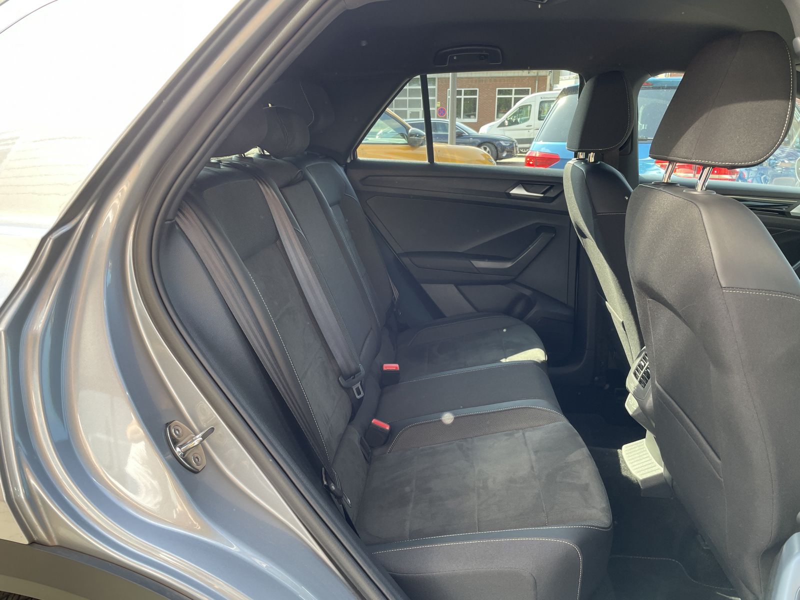 Volkswagen T-Roc 2.0 TDI R-Line - Samsaru's Car Outlet