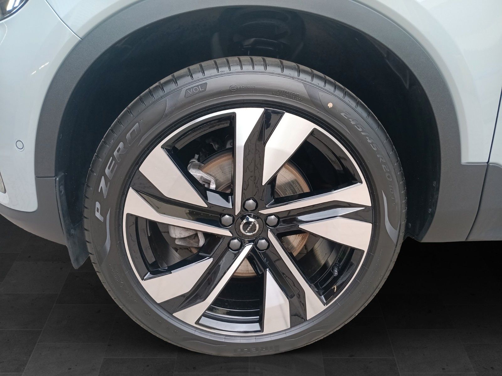 Volvo XC40 B4 Ultra 2WD - Samsaru's Car Outlet