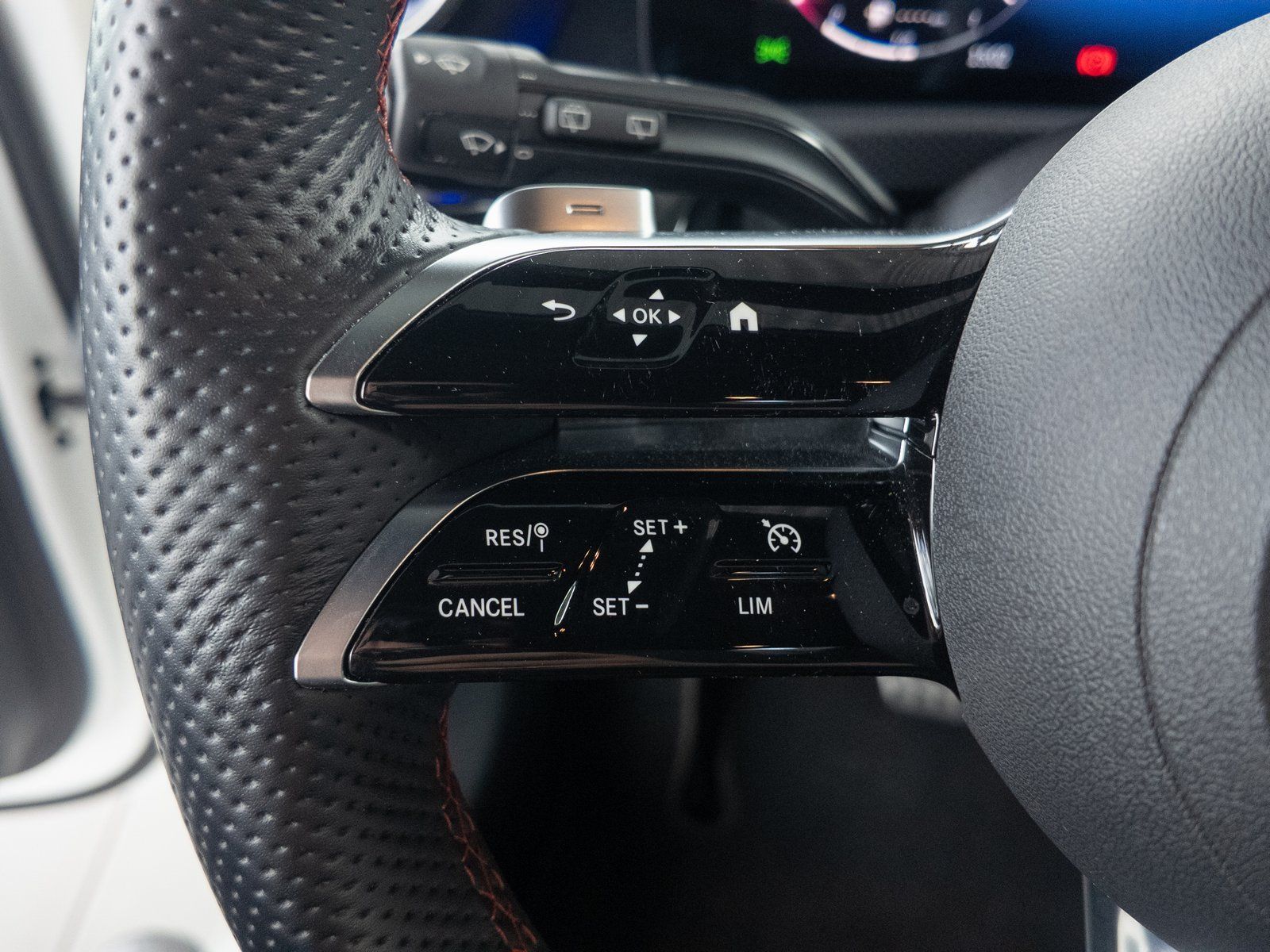 Mercedes-Benz A180 AMG Advanced - Samsaru's Car Outlet