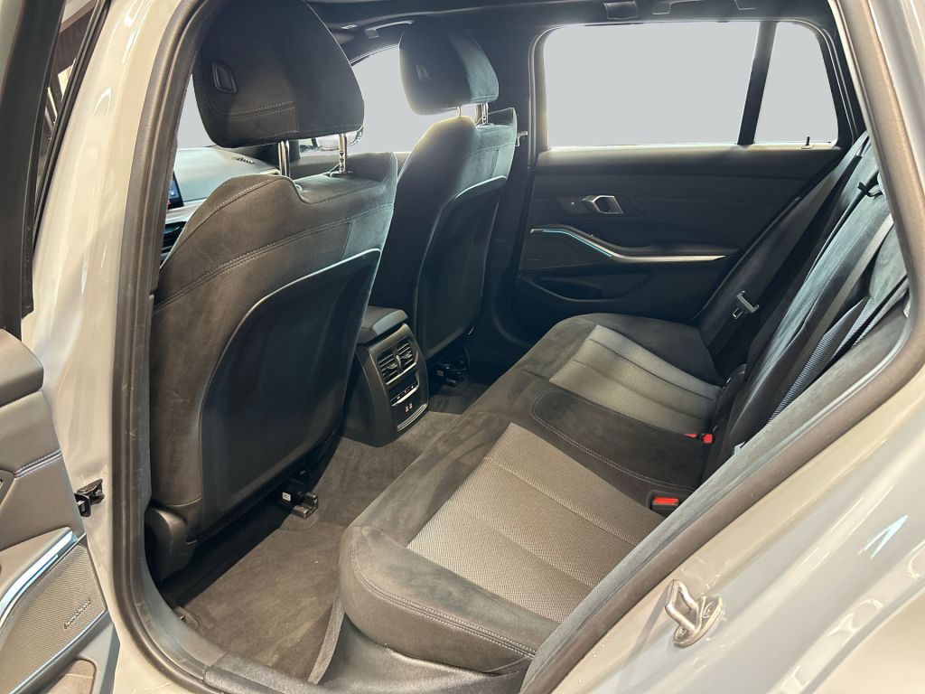 BMW 330e Touring xDrive Aut. M-Paket LED Pano AHK H&