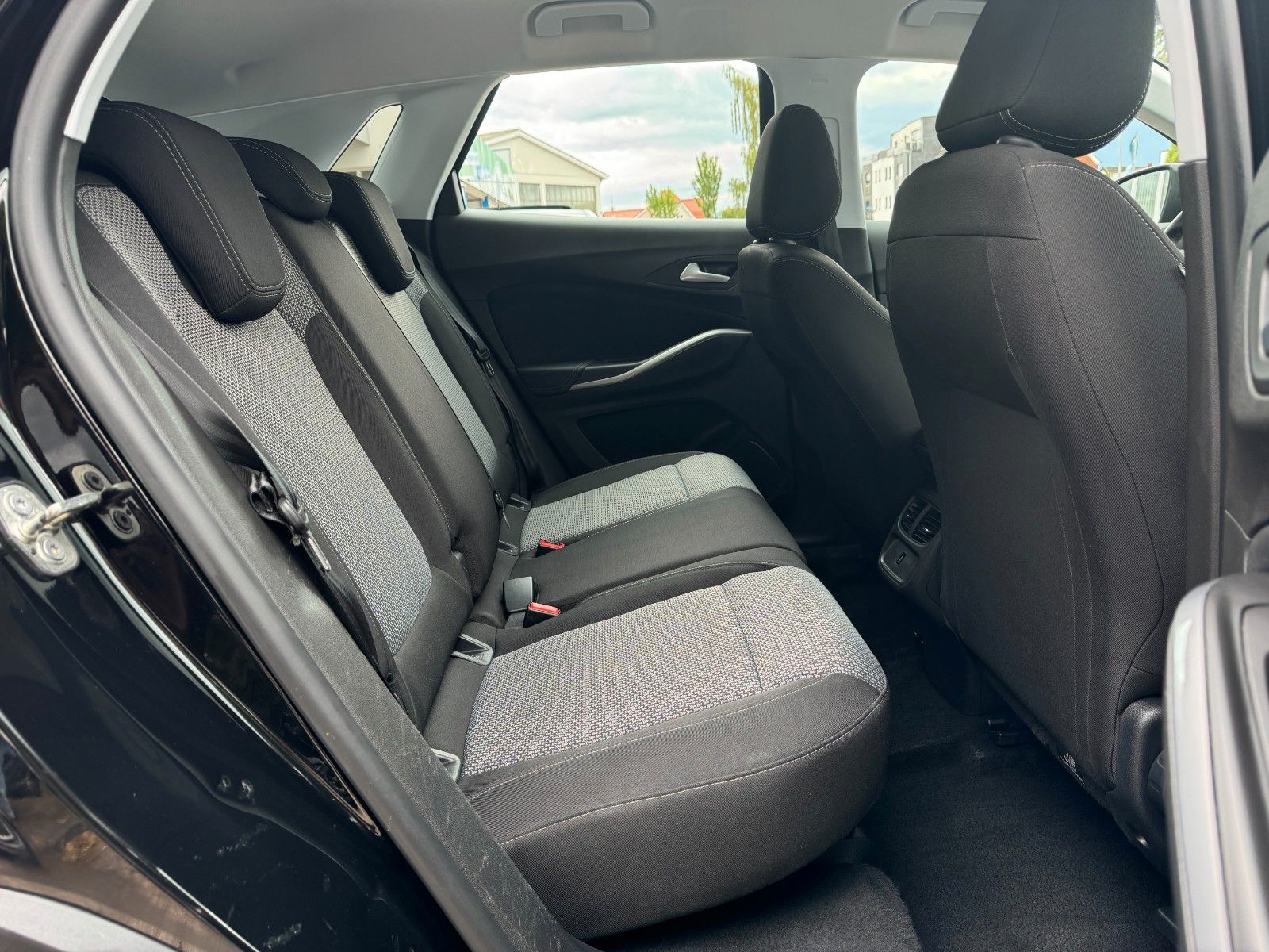 Opel Grandland Business Edition - Samsaru's Car Outlet