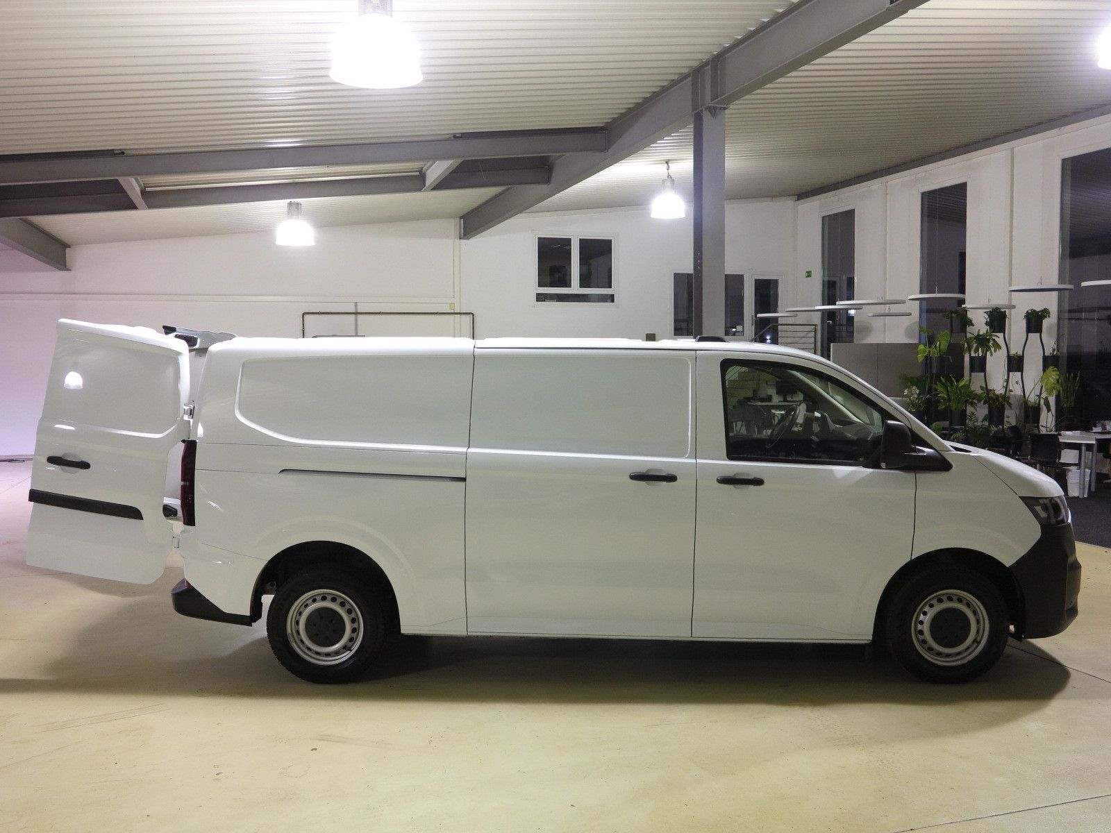 Volkswagen T7 Transporter Kasten TDI2.0 SCR Lang 3Si FlüTür