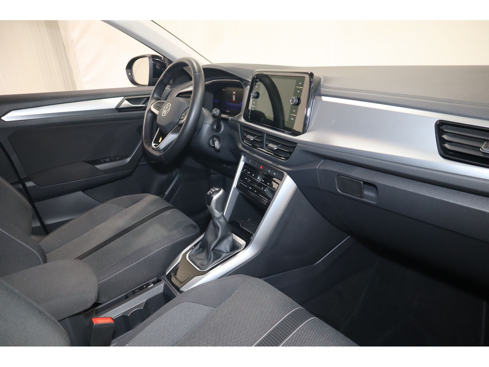 Volkswagen T-Roc 1.0 TSI Life - Samsaru's Car Outlet