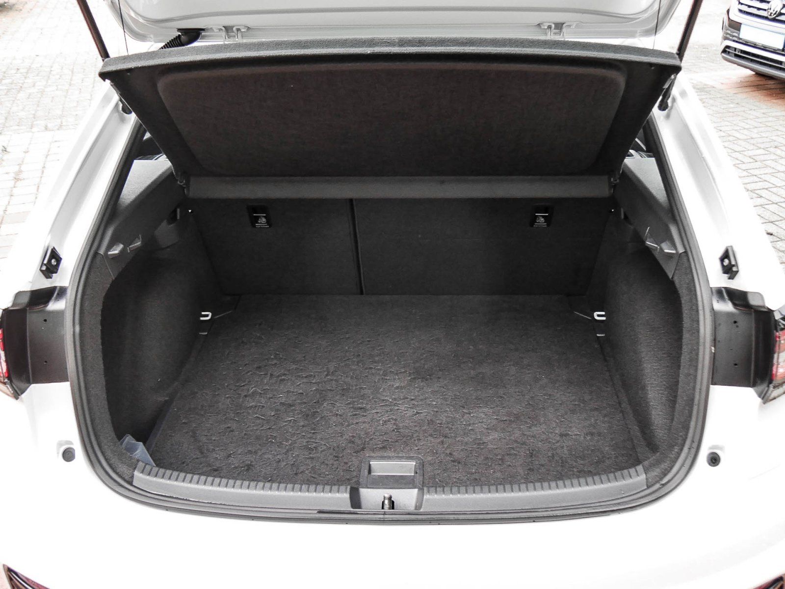 Volkswagen Taigo R-Line D - Samsaru's Car Outlet
