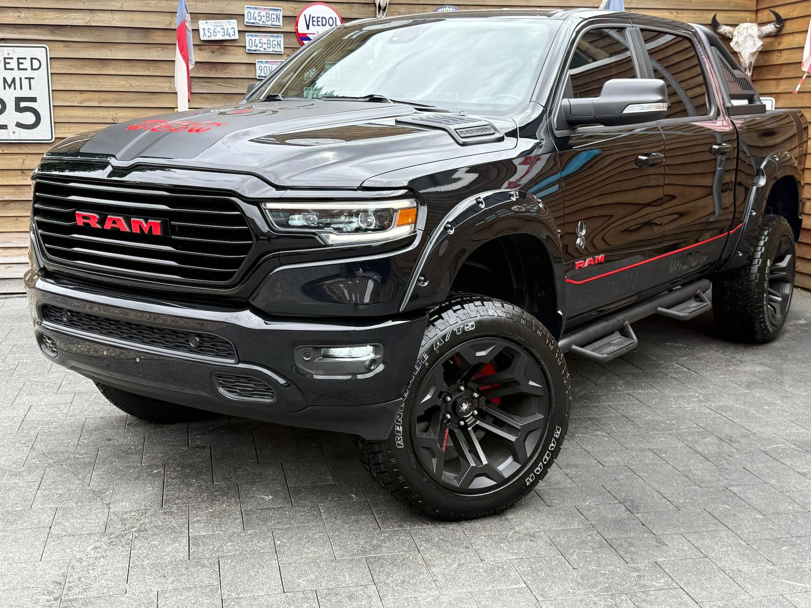 Dodge RAM 1500 6´´ BLACK WIDOW 5.7L 12´´ LED