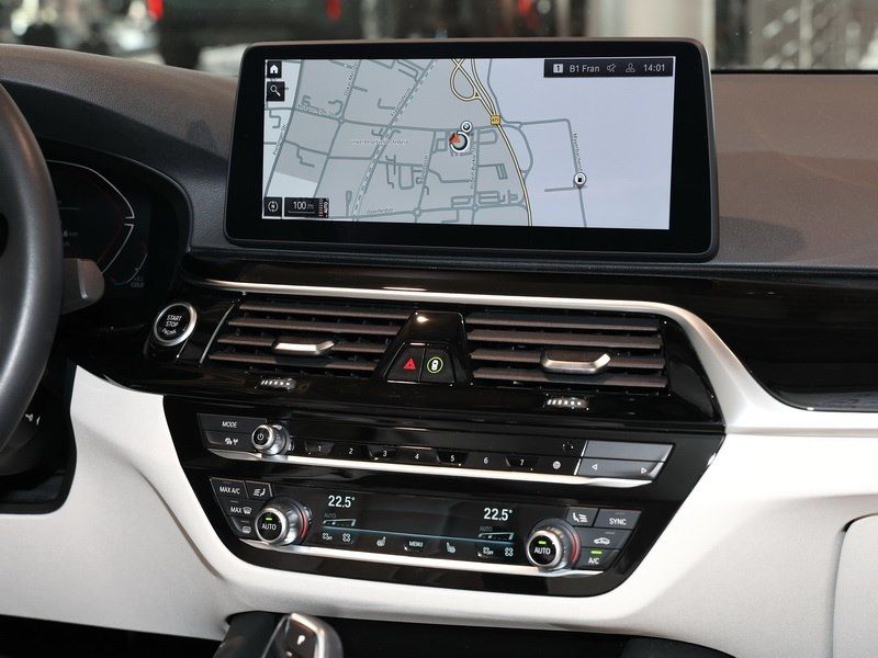 BMW 520d xDrive Limo. DrivAss RFK LED HUD 18Zoll