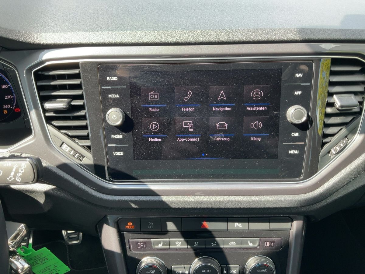 Volkswagen T-Roc 1.5 TSI R-LINE - Samsaru's Car Outlet