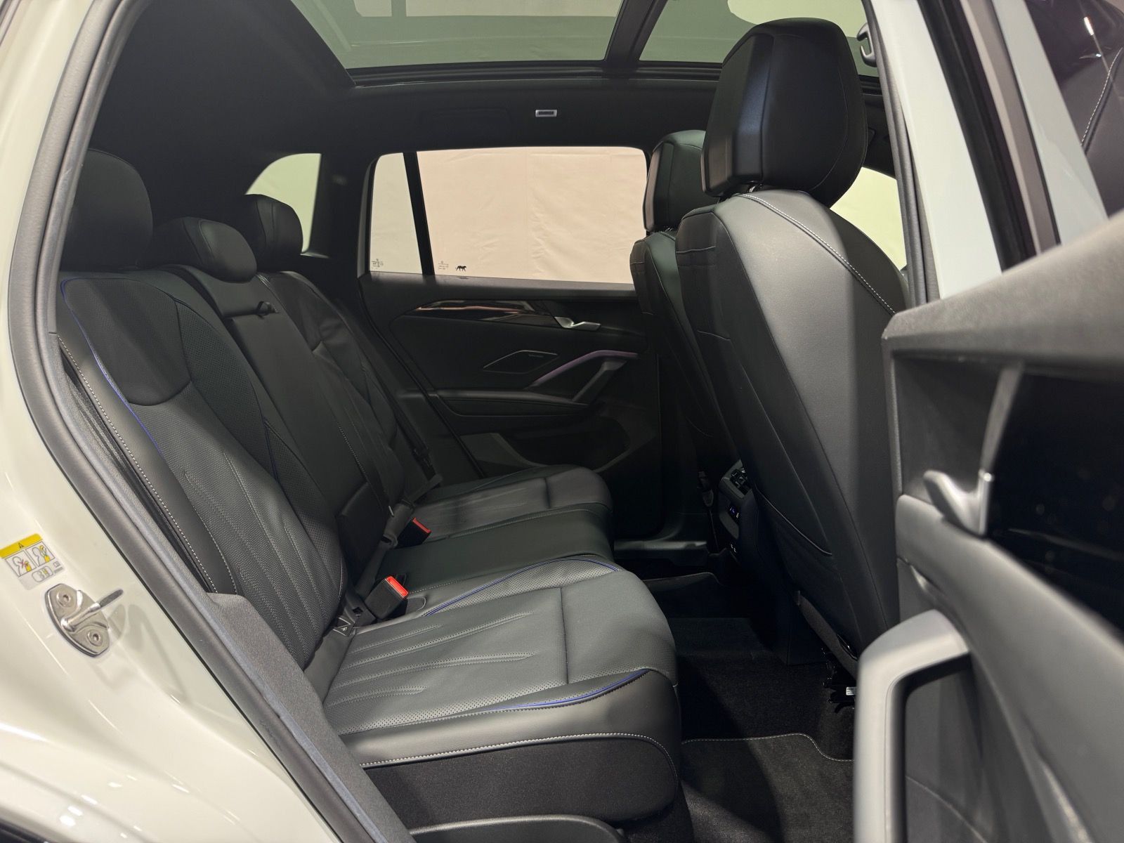 Volkswagen Tiguan R-Line 1.5 TSI eHybrid | MATRIX NAVI PANO