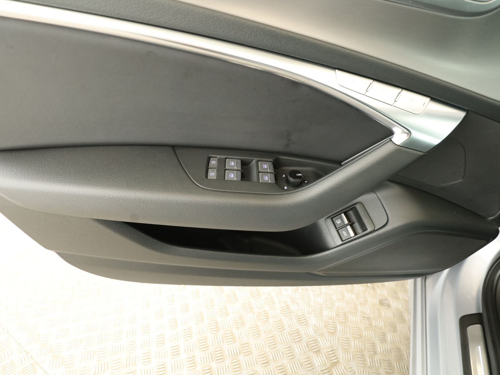 Audi A6 Avant 55 TFSIe quattro Sport - Samsaru's Car Outlet