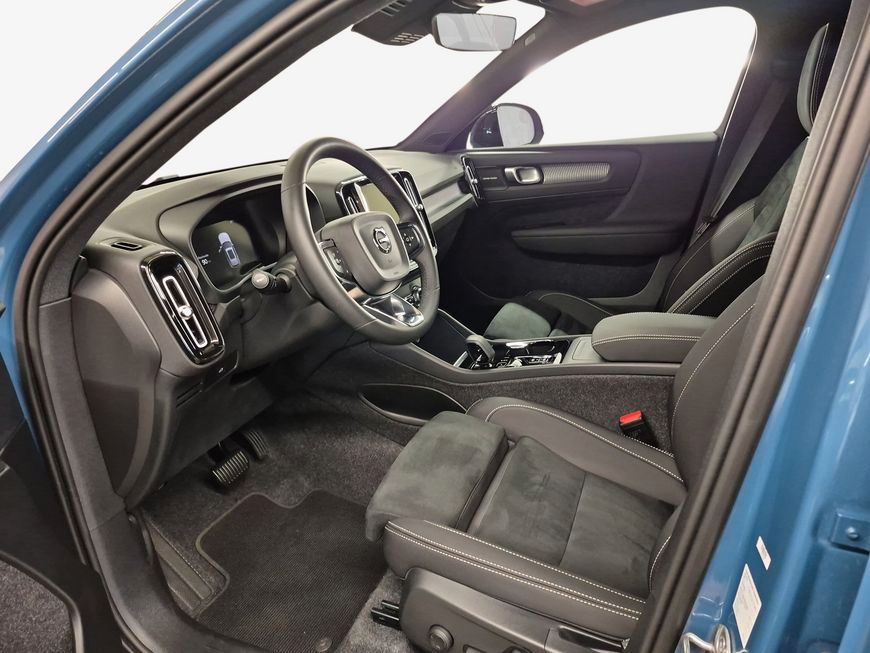 Volvo XC40 B3 Plus Dark - Samsaru's Car Outlet