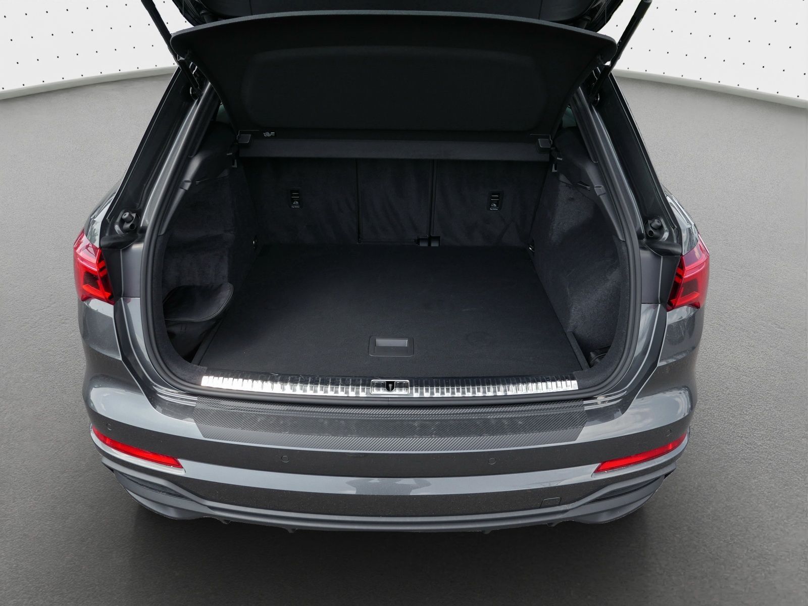 Audi Q3 40 TFSI qu. S line - Samsaru's Car Outlet