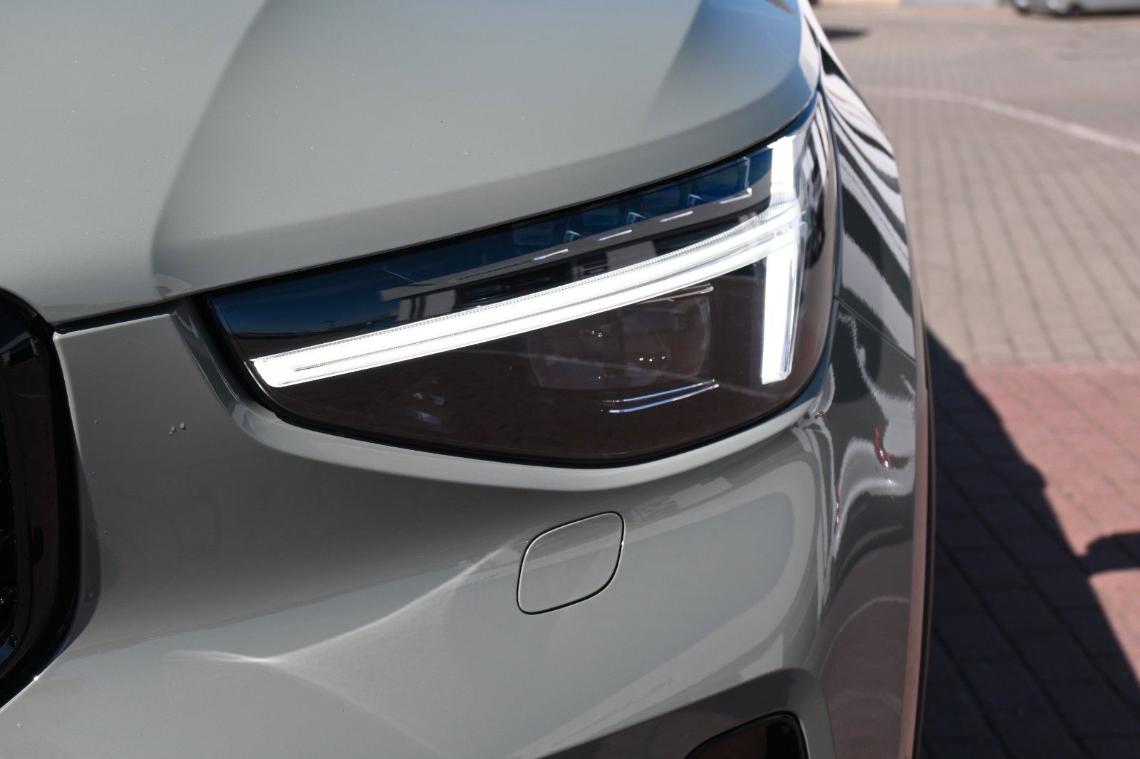 Volvo XC40 B4 DKG Plus Dark*FSHZG*360°*ACC*Allwetter*