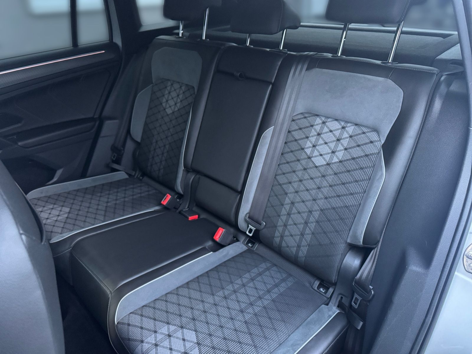 Volkswagen Tiguan R-Line 2.0TDI 4M AHK STANDH MATRIX