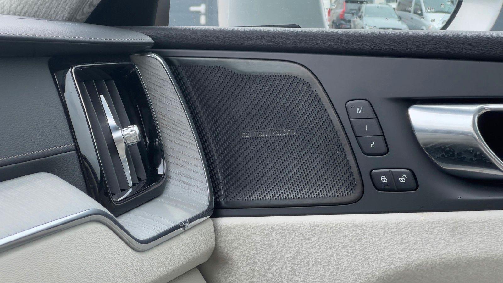 Volvo XC60 B5 D Ultimate Bright AWD*AHK*STHZG*Massage*