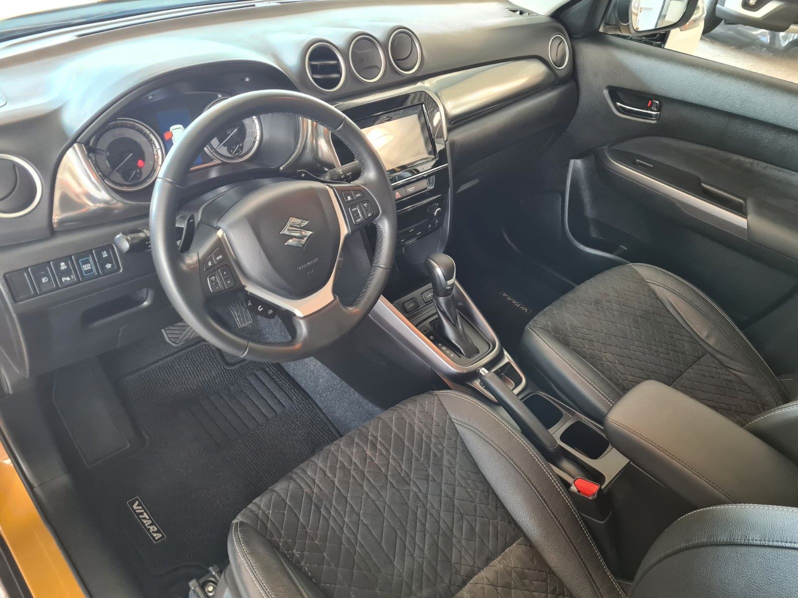 Suzuki Vitara 1.5 Hybrid Comfort+ 4x2 - Samsaru's Car Outlet