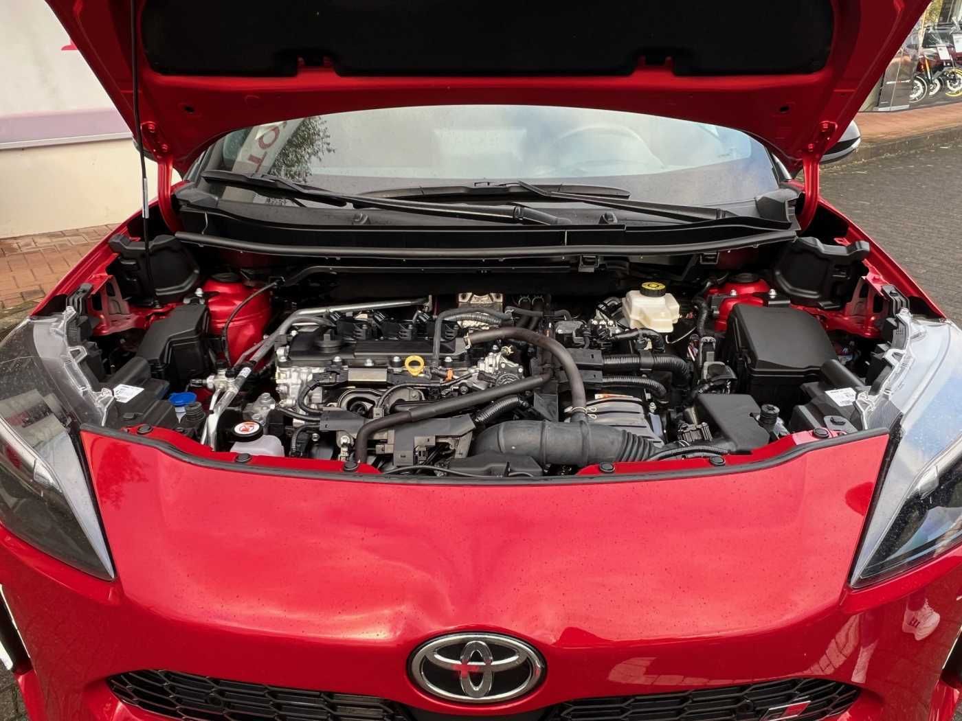 Toyota Yaris Cross 1.5 GR Sport Hybrid -  LED, Navi, el