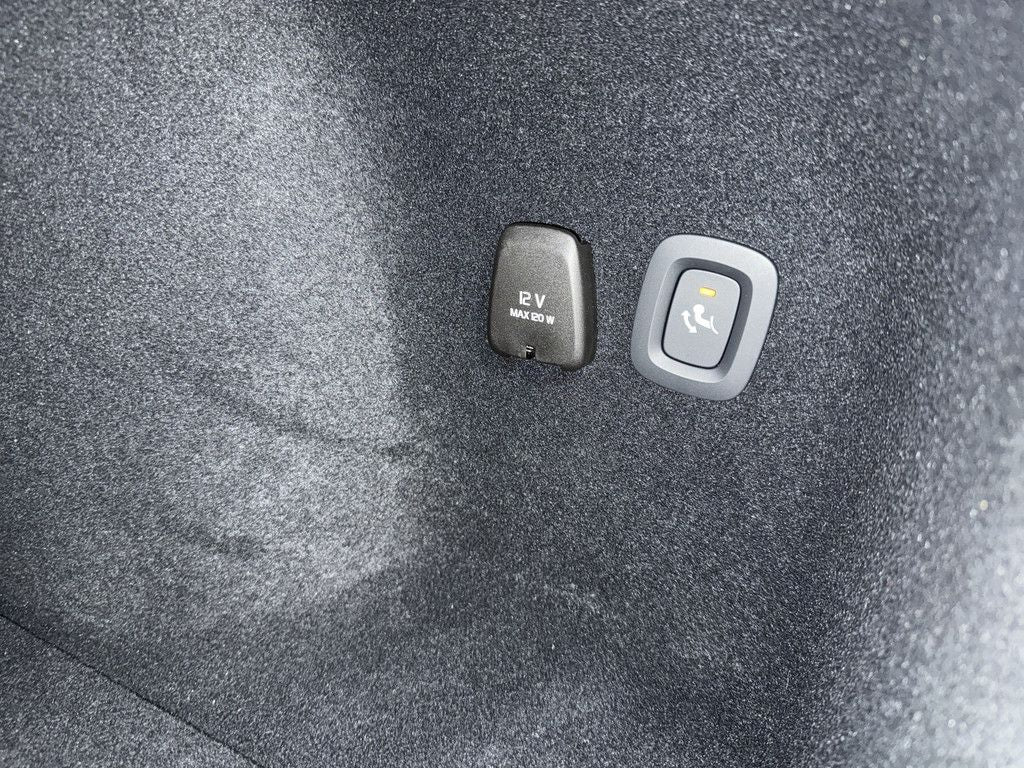 Volvo V60 T6 Plus Dark Recharge Plug-In Hybrid AWD