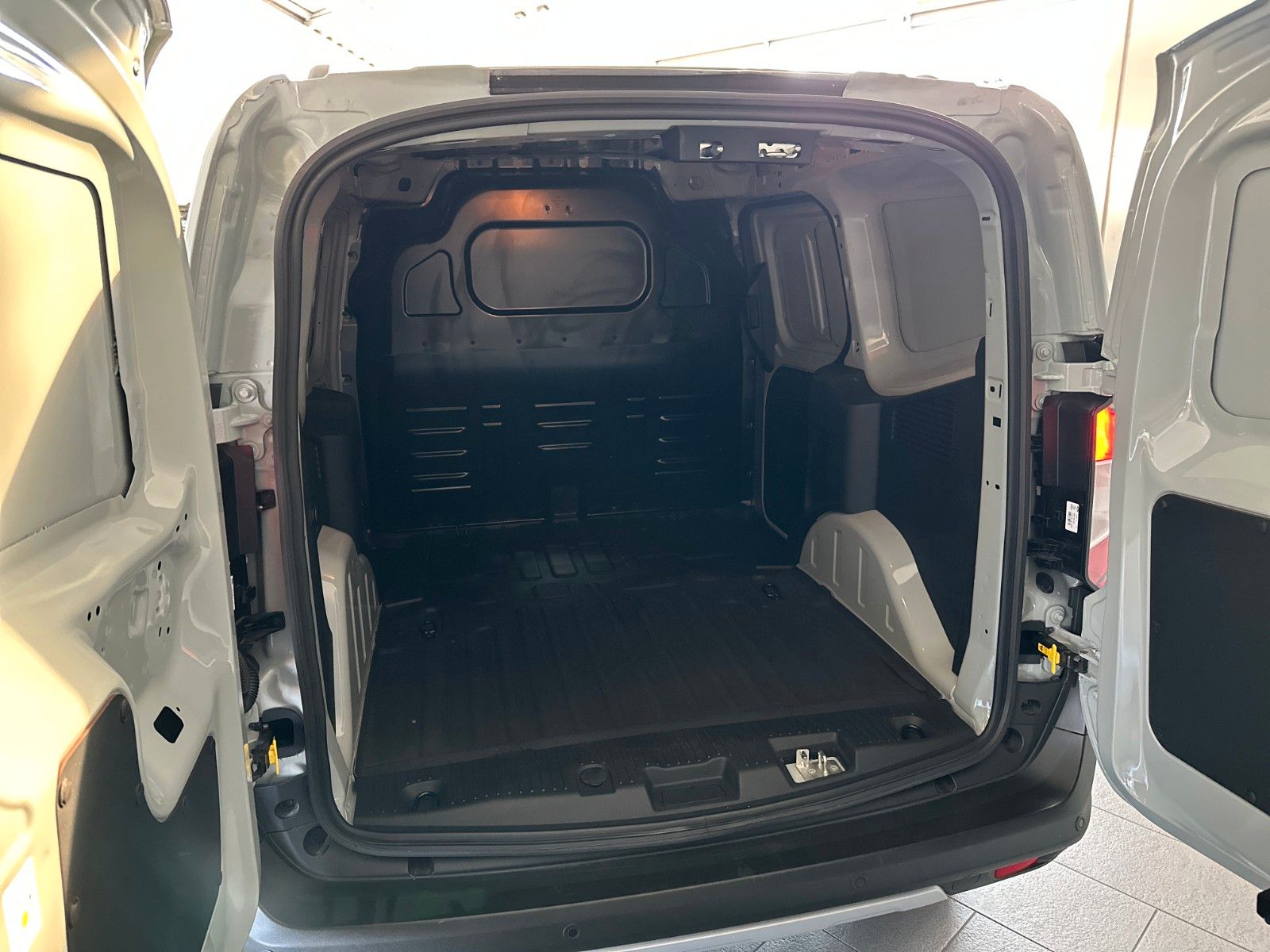 Ford Transit Courier Active Kasten #AUTOMATIK #ACC