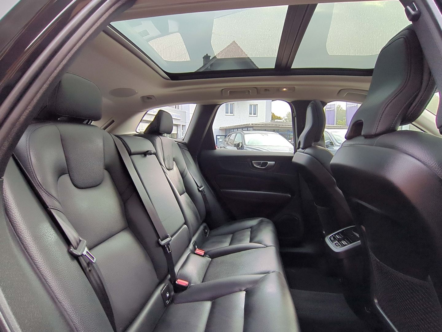 Volvo XC60 Ultimate Dark AWD B4 Diesel EU6d HUD StandH