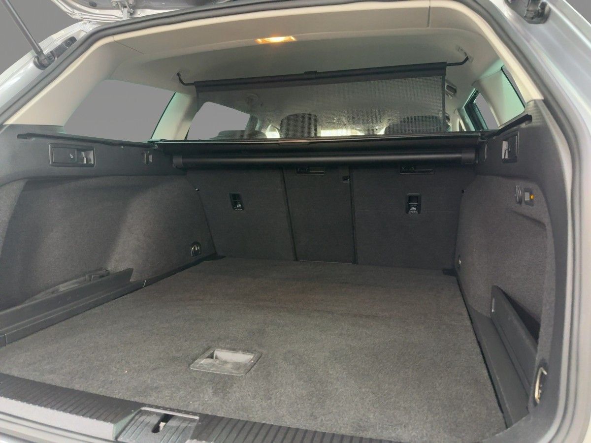 Volkswagen Passat Alltrack 2.0 TDI DSG 4M IQ AHK NAVI R-KAM