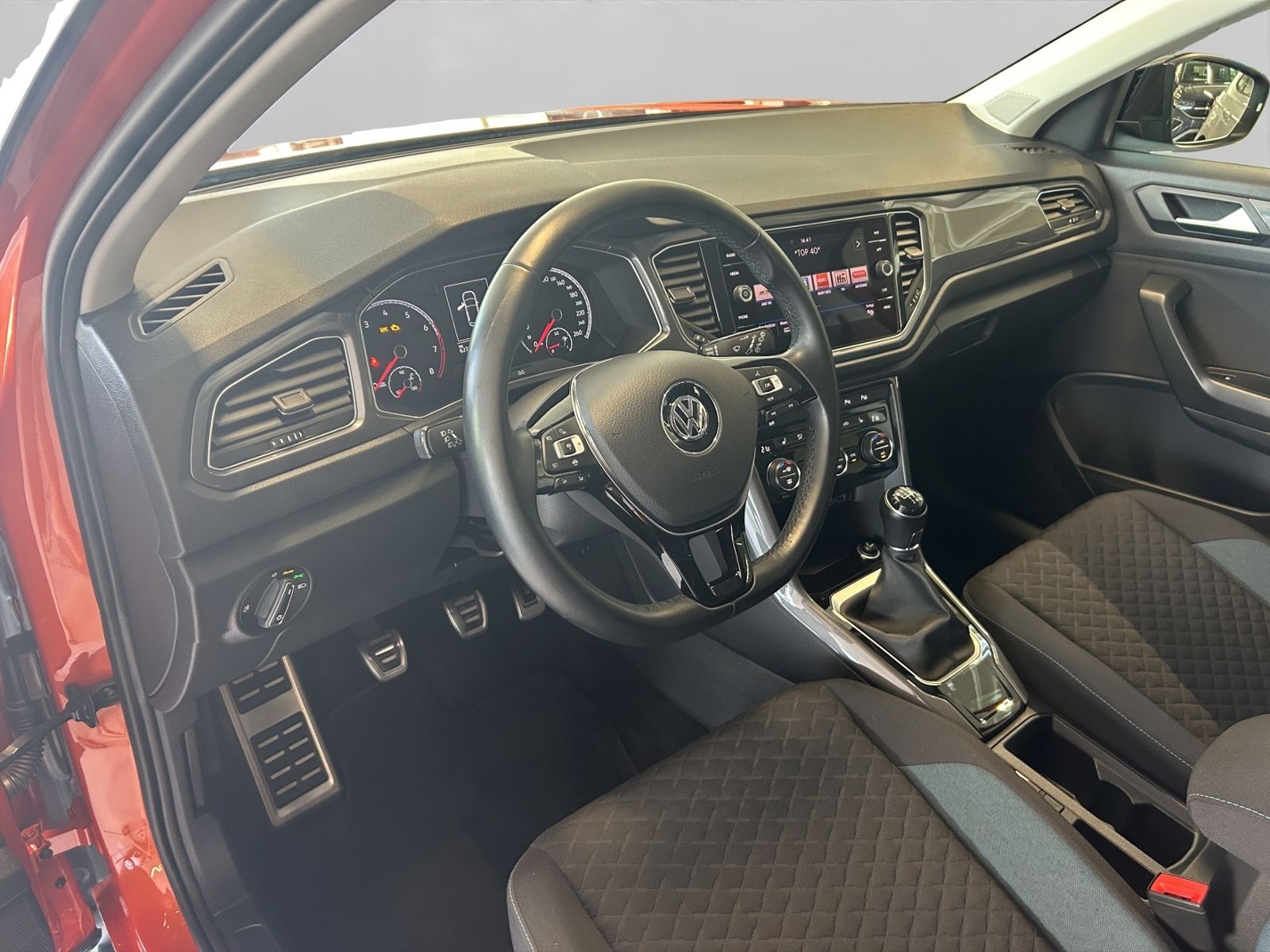 Volkswagen T-Roc 1.5 TSI OPF IQ.DRIVE - Samsaru's Car Outlet