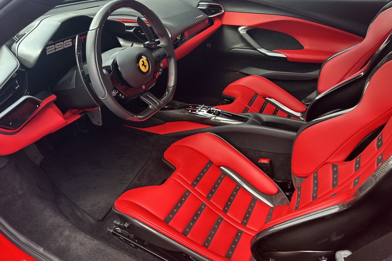 Ferrari 296 GTB*Carbon*Lift*Racingsitz*JBL*Dt. Auto*1.Hd