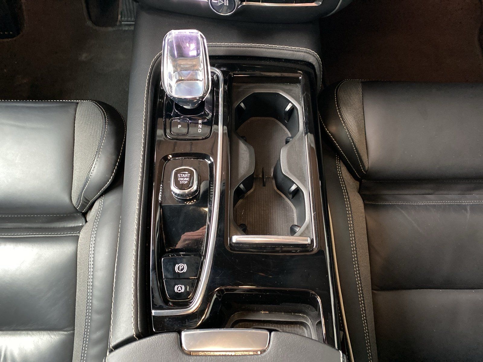 Volvo V60 Kombi T8 Twin Engine AWD*AHK*4xSHZ*WiPa*