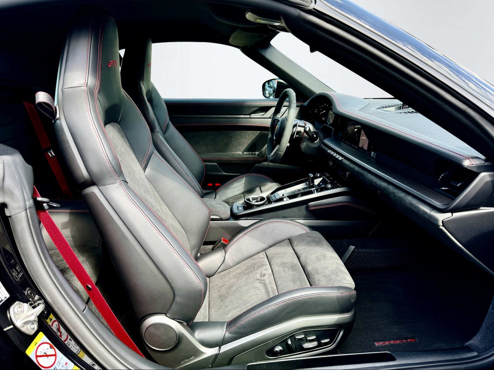 Porsche 992 CARRERA 4 GTS-CARBON-BOSE-LIFTS-1HD-360°-20´