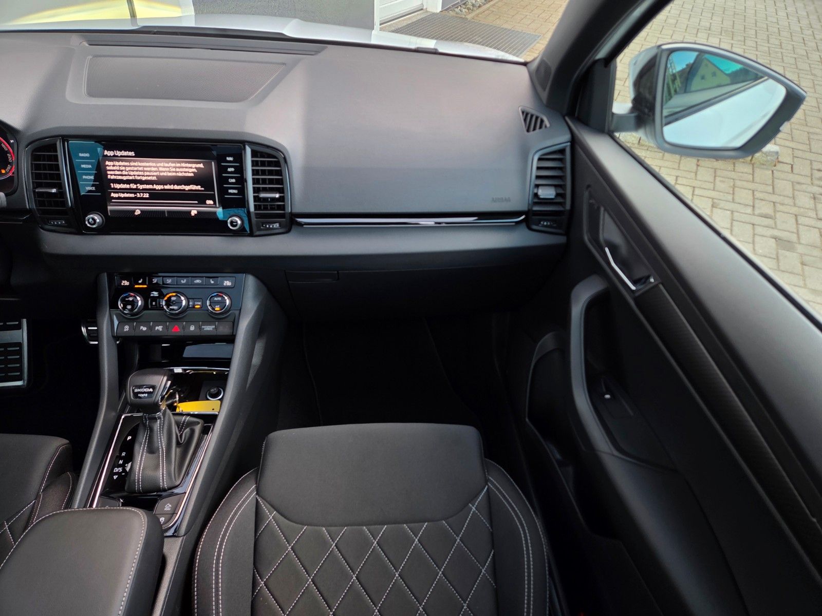 Skoda Karoq Sportline 4x4 DSG*STHEIZ*AHK*VOLL*WG-2029*