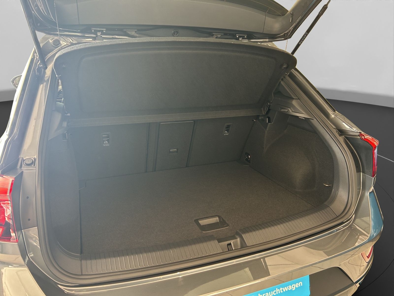 Volkswagen T-Roc 1.5 TSI Style Black - Samsaru's Car Outlet