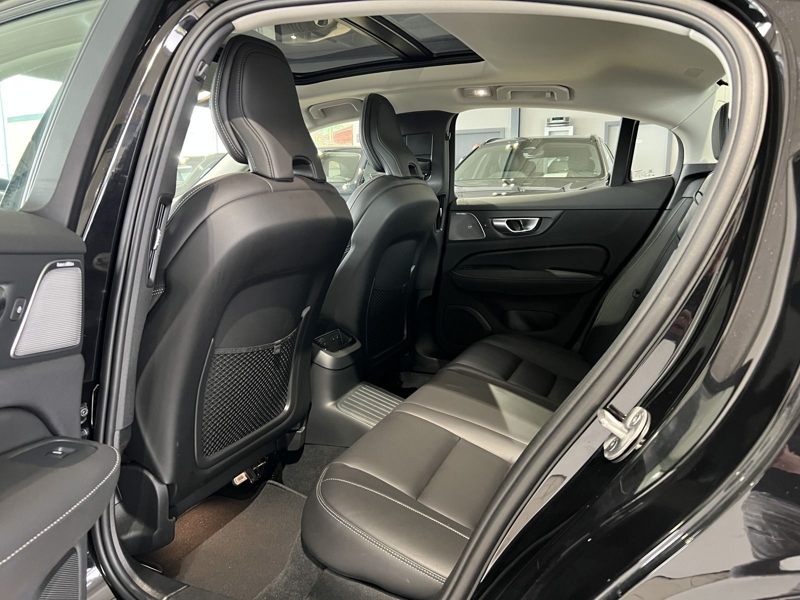 Volvo S60 T8 Ultimate Dark Recharge AWD B&W Massage