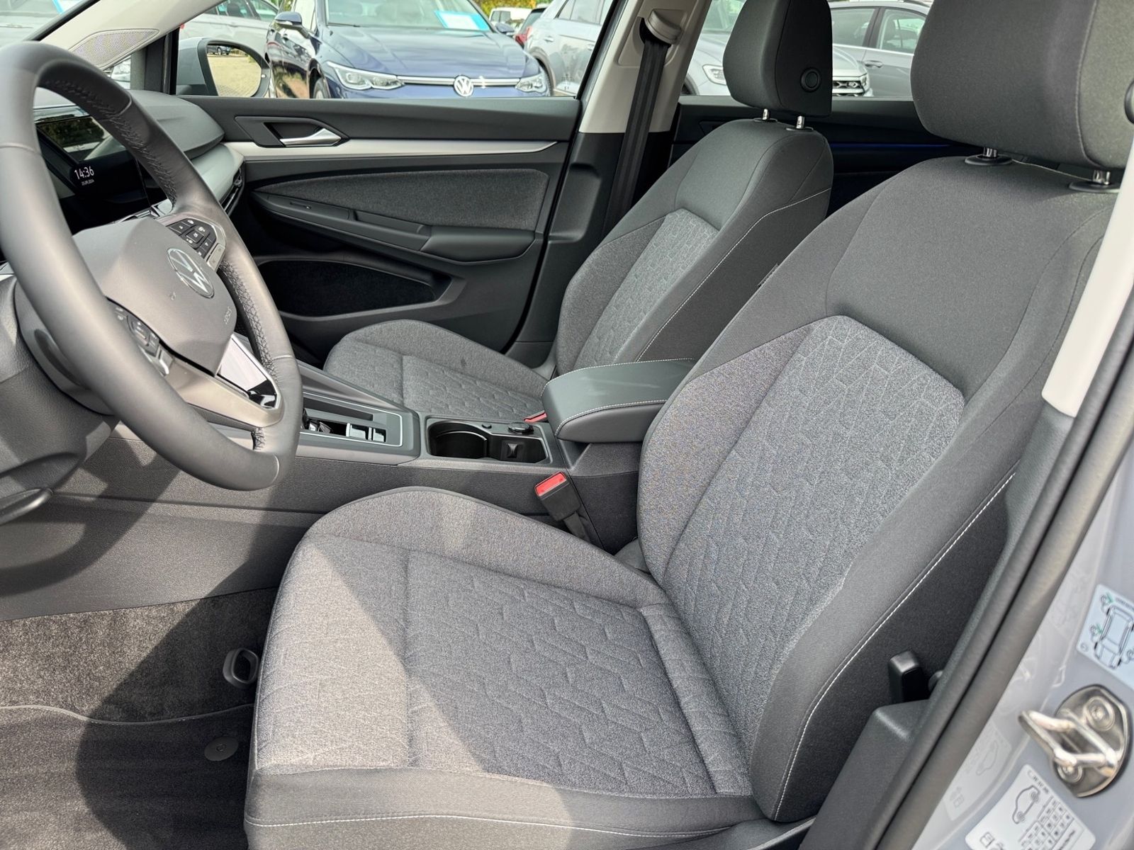 Volkswagen Golf VIII 2.0 TDI Move - Samsaru's Car Outlet