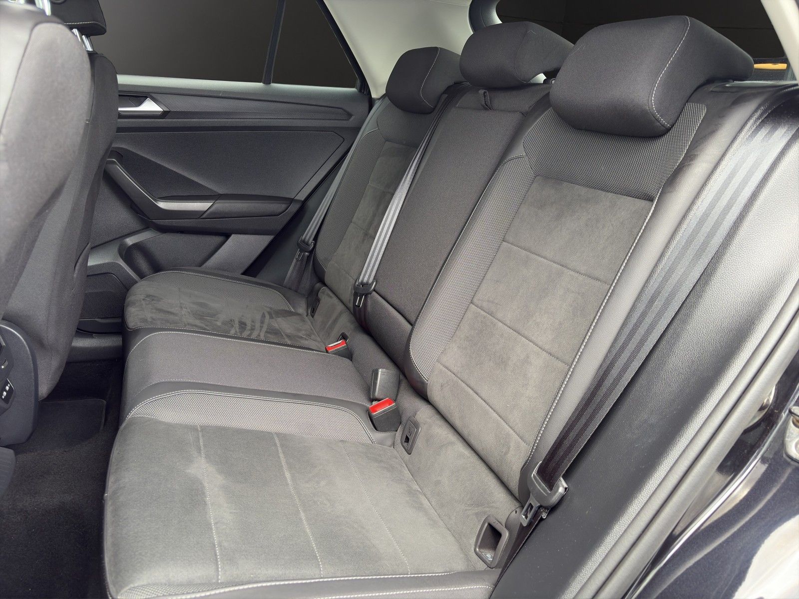 Volkswagen T-Roc 2.0 TDI Style - Samsaru's Car Outlet