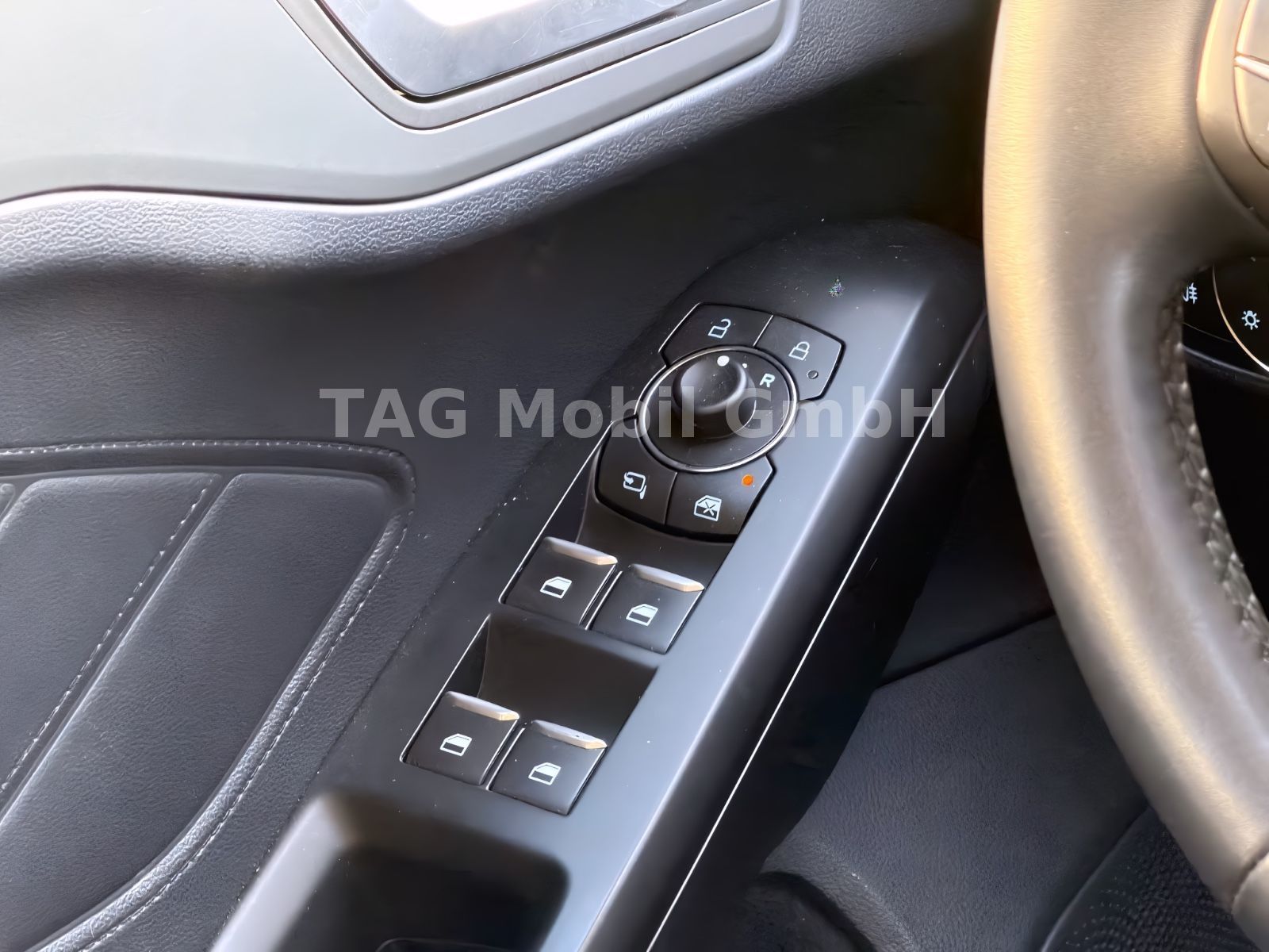 Ford Focus Titanium Turnier *TWA*LED*NAVI*SHZ*