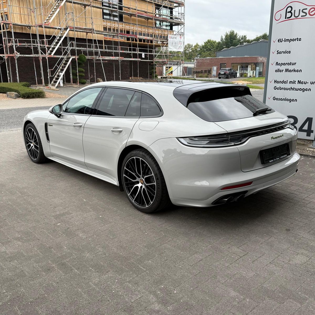 Porsche Panamera Sport Turismo 4 E-Hybrid Platinum Editi