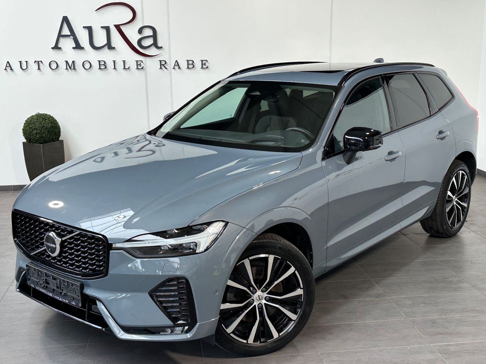 Volvo XC60 B5 AWD Ultimate Dark NAV+LED+PANO+AHK+STHZ