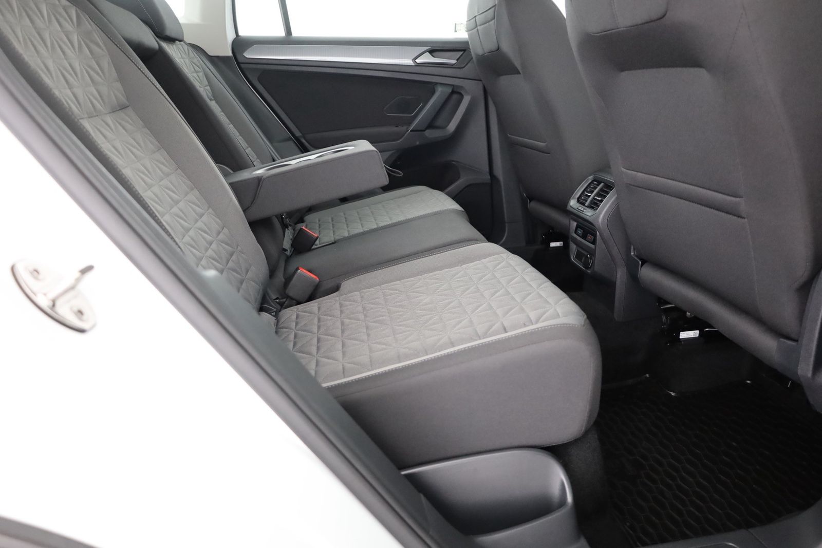 Volkswagen Tiguan 1.5 TSI Life - Samsaru's Car Outlet