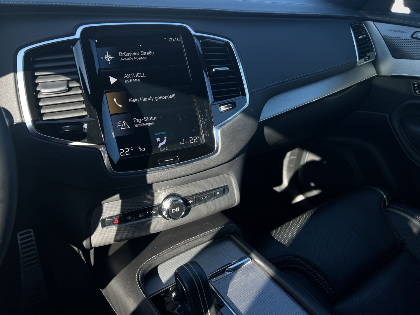 Volvo XC90 B5 D AWD R-Design 4ZKlima MassageSitze