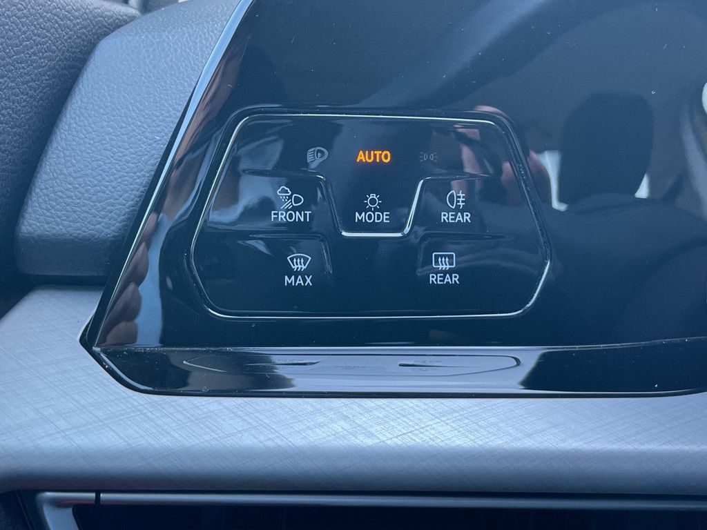 Volkswagen Golf VIII 1.5 TSI Life - Samsaru's Car Outlet