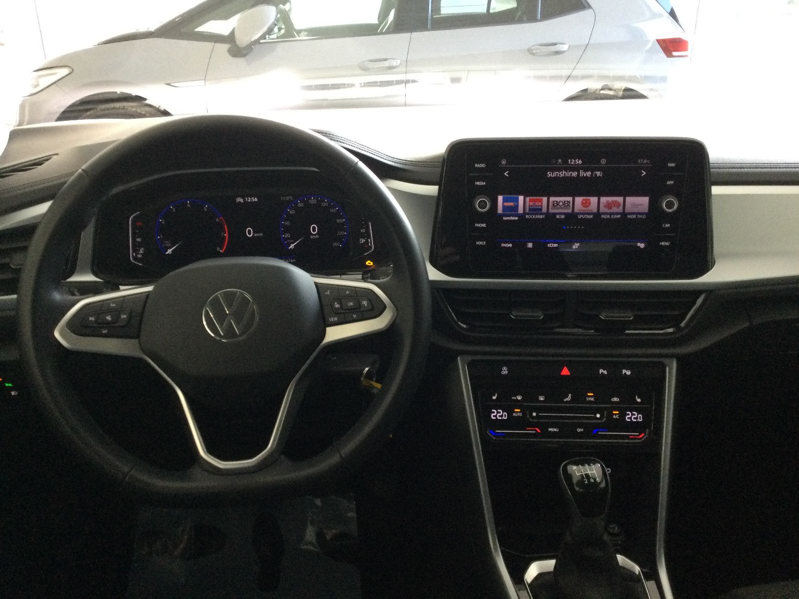 Volkswagen T-Roc Life - Samsaru's Car Outlet