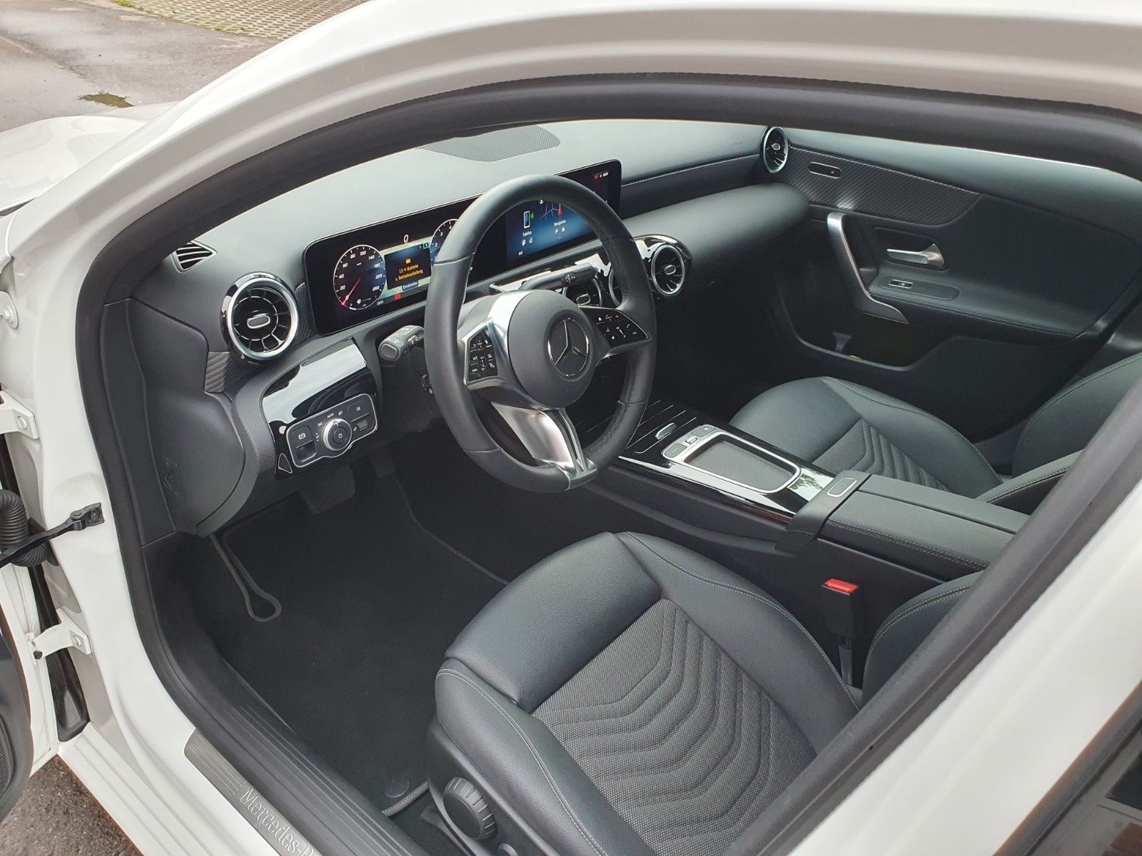Mercedes-Benz A 180 Progressive - Samsaru's Car Outlet